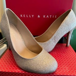 Kelly & Katie Glitter Champagne Heels Size 8 1/2 - Never Been Worn!